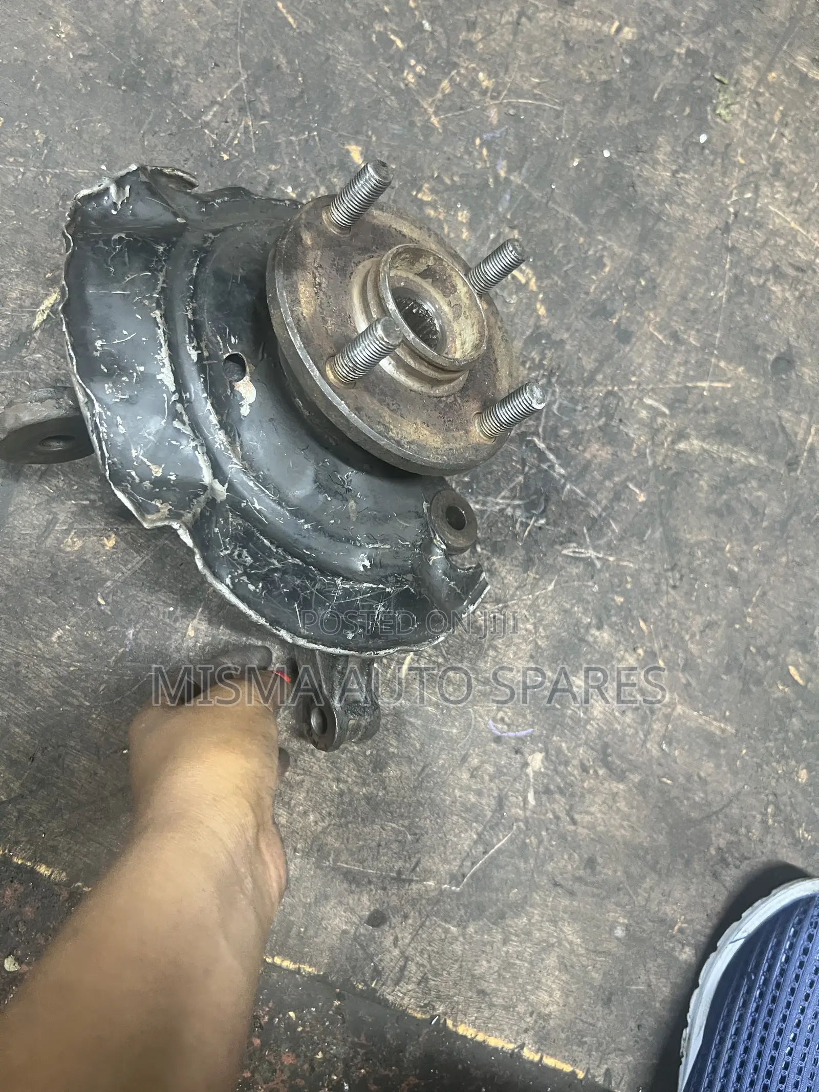Mira Front Hub