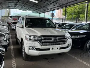 Toyota Land Cruiser 4.6 V8 AX 2019 White