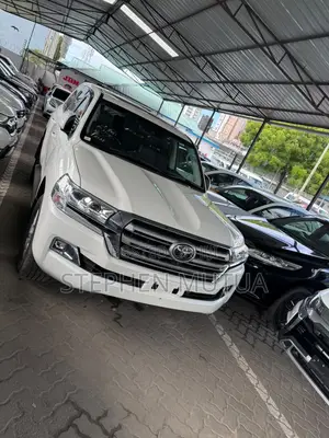 Toyota Land Cruiser 4.6 V8 AX 2019 White