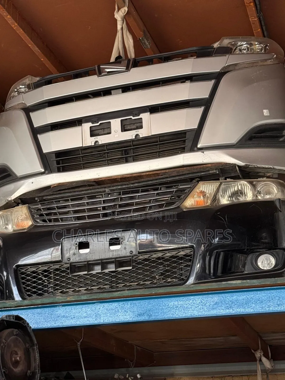 Toyota Noah Nosecut