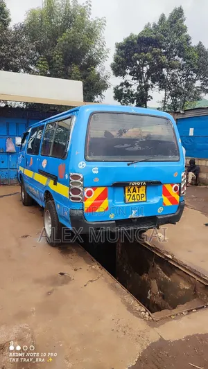 Toyota HiAce 1998 Blue
