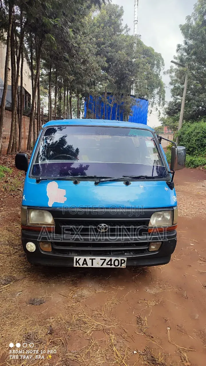 Toyota HiAce 1998 Blue