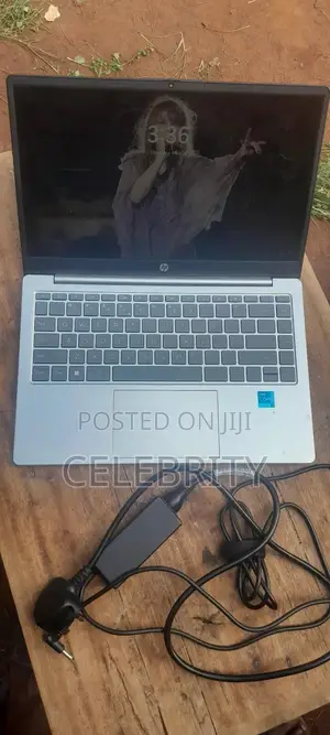 Laptop HP 14-ep0063 4GB Intel SSD 512GB