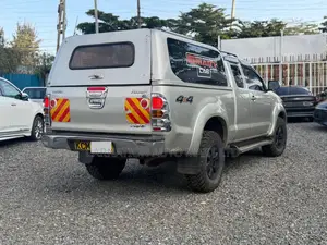 Toyota Hilux 2010 Silver