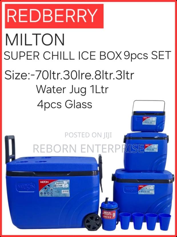 Range Plastic Insulated Ice Box;