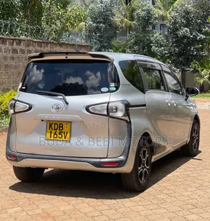 Toyota Sienta 2014