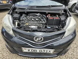 Toyota Vitz 1.3 AWD 3dr 2013 Black