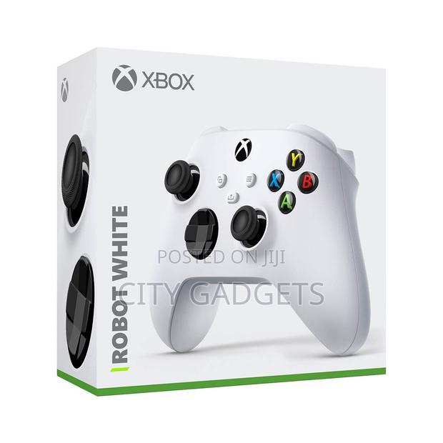 Microsoft Xbox Series S or X Wireless Controller Robot White
