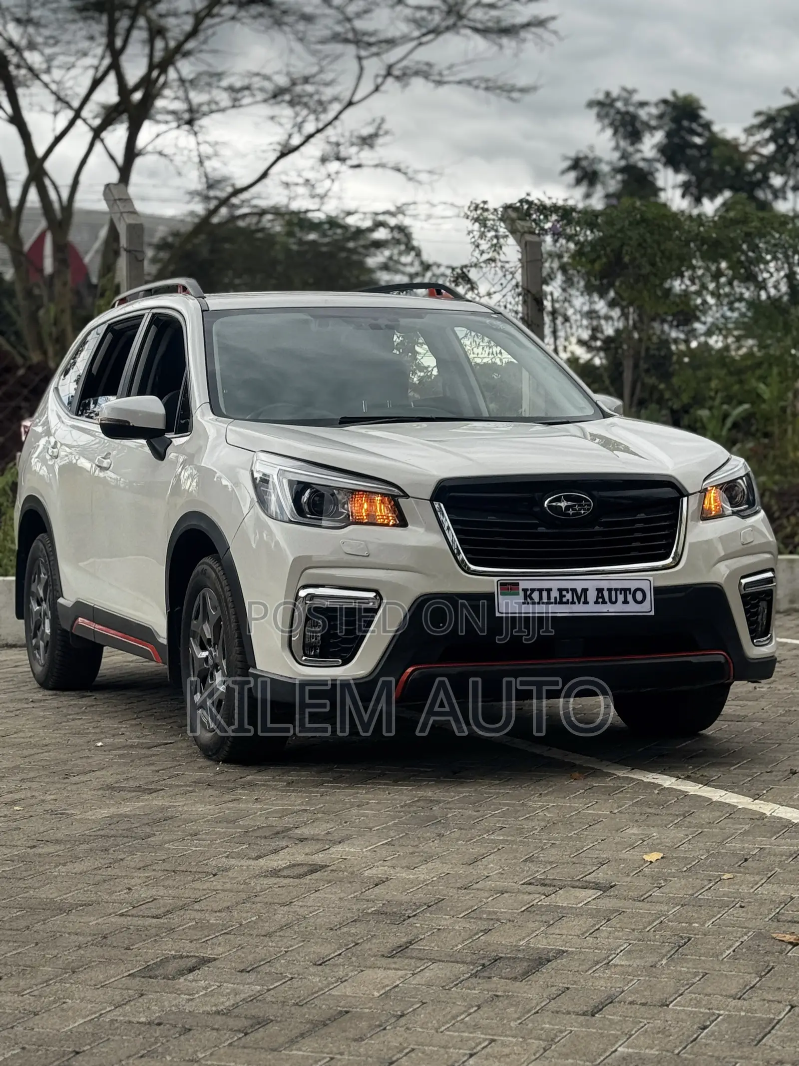 Subaru Forester Base AWD 2019 White