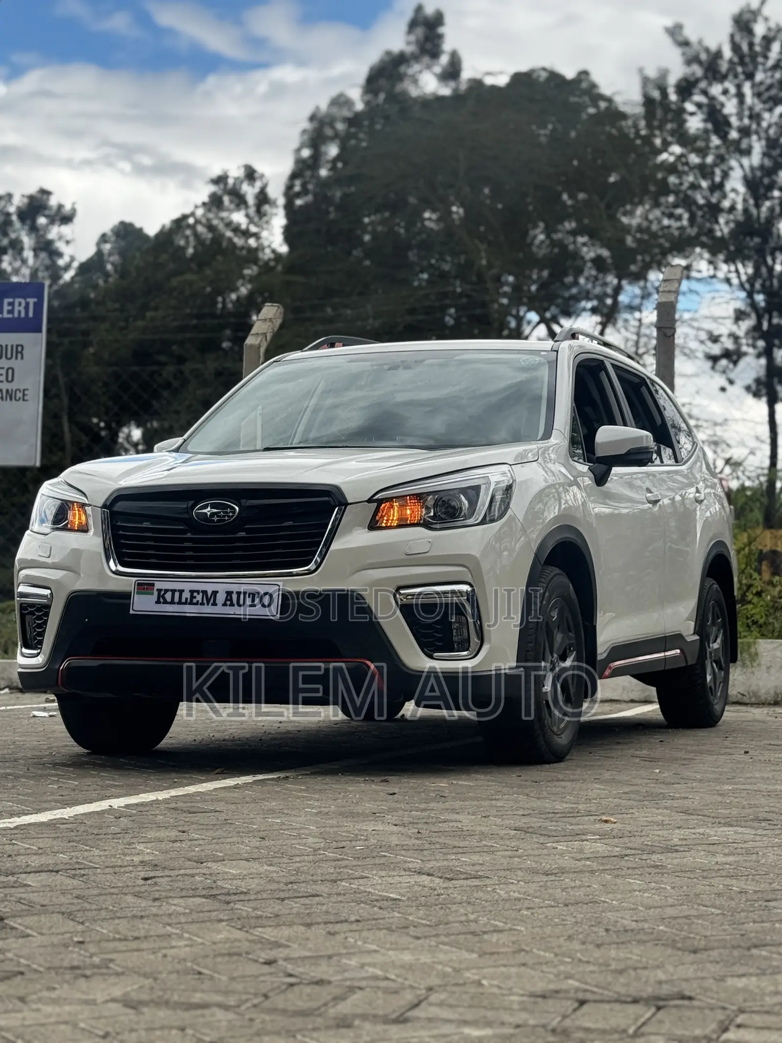 Subaru Forester Base AWD 2019 White