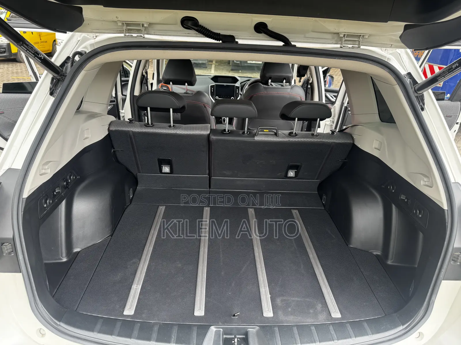 Subaru Forester Base AWD 2019 White