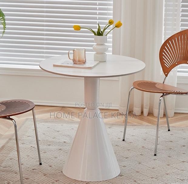 Round Table: Round Coworking Table With Pedestal Base