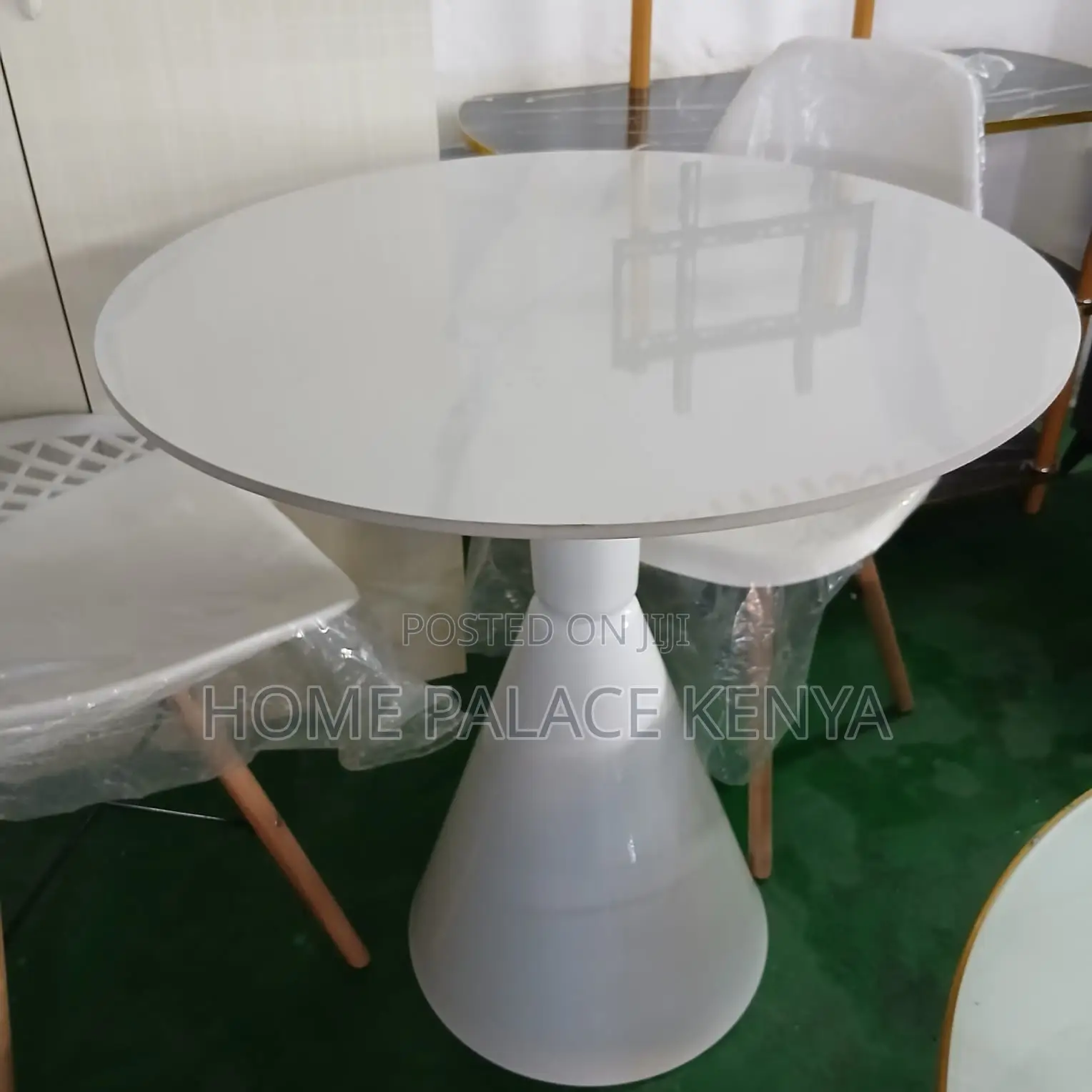 Round Table: Round Coworking Table With Pedestal Base