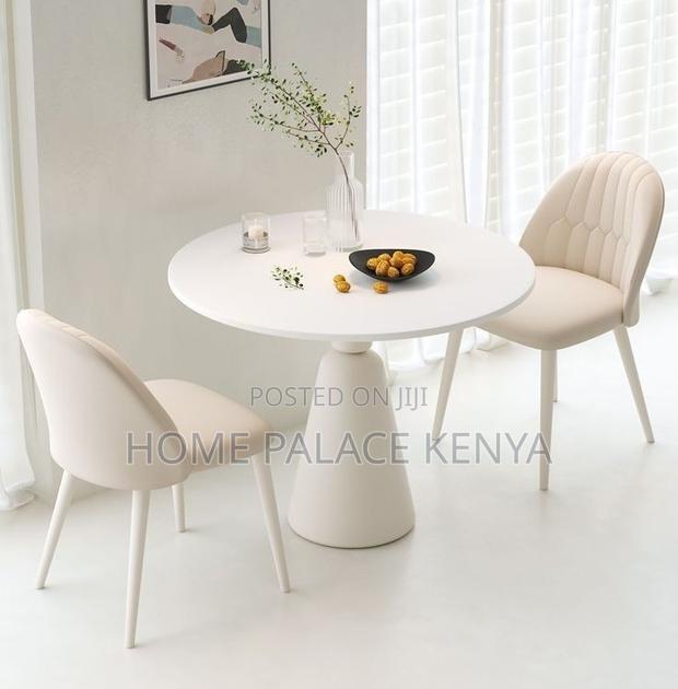 Round Table: Round Coworking Table With Pedestal Base - thumbnail 5