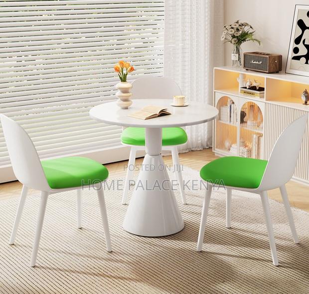 Round Table: Round Coworking Table With Pedestal Base - thumbnail 8