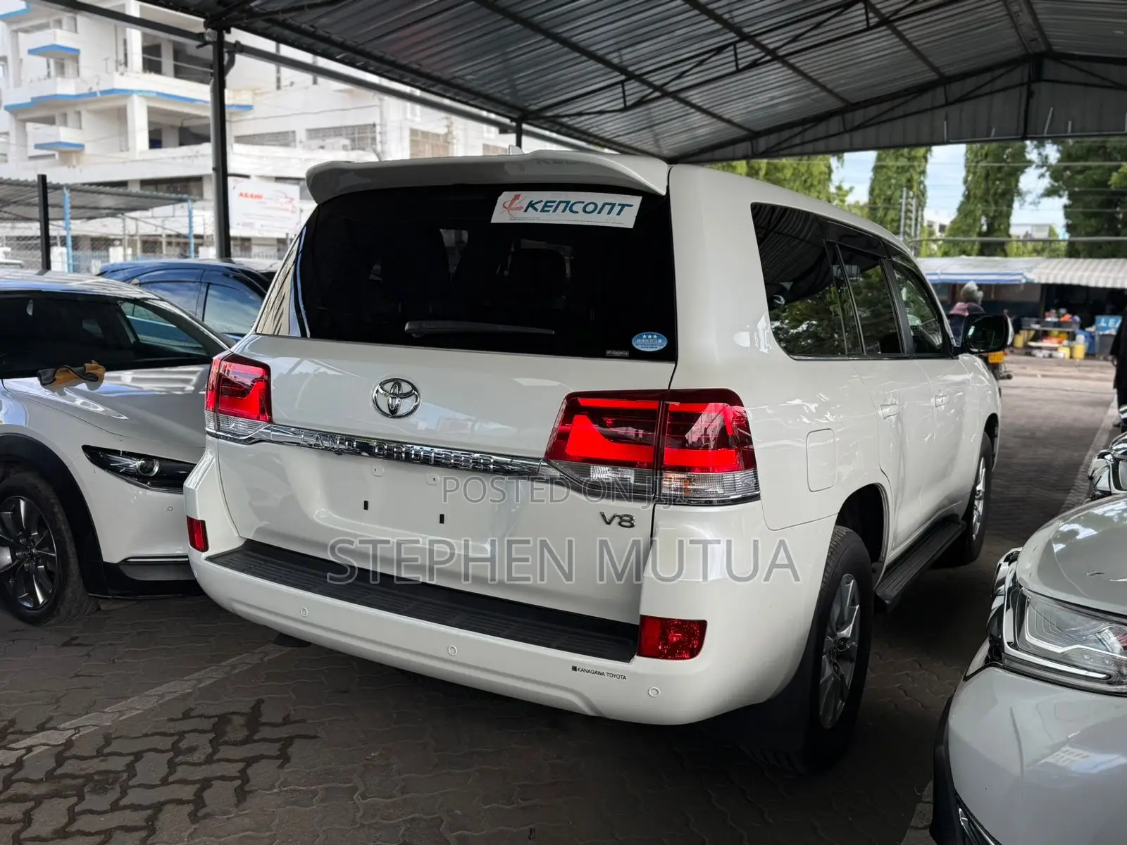 Toyota Land Cruiser 4.6 V8 AX 2019 White