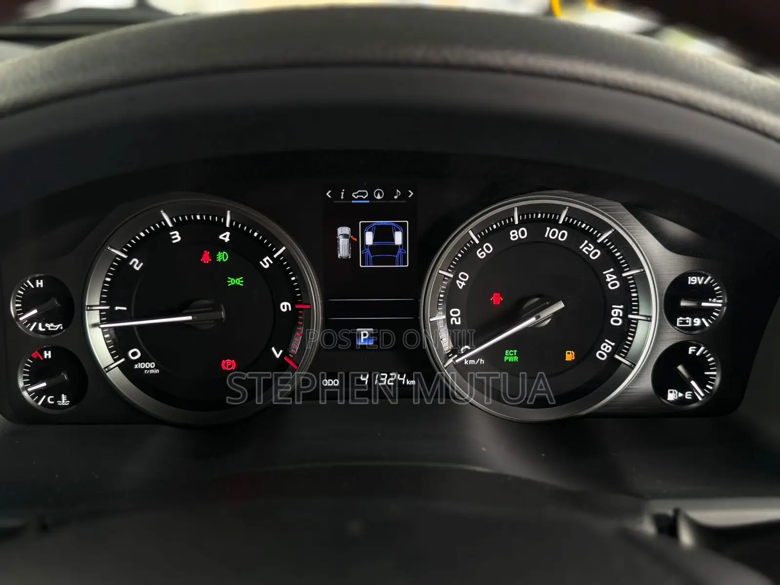 Toyota Land Cruiser 4.6 V8 AX 2019 White