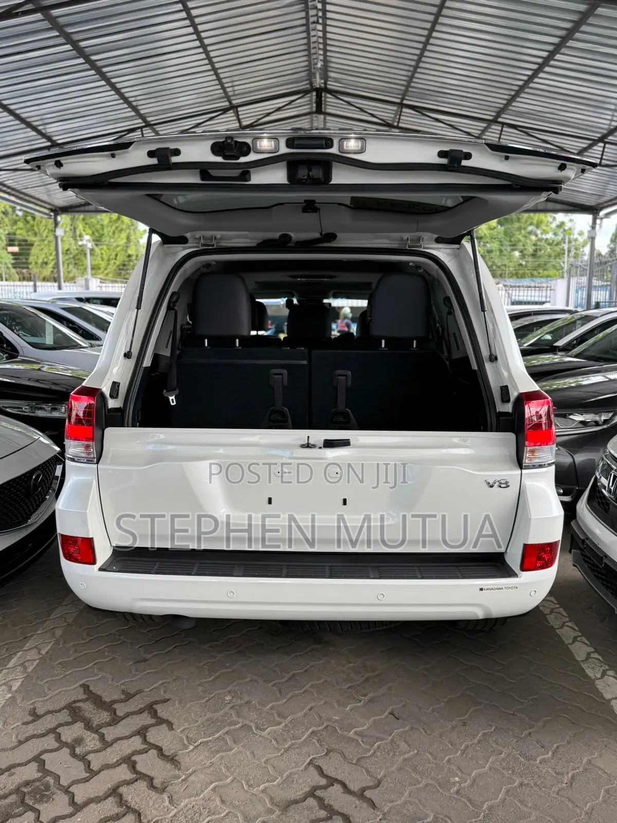 Toyota Land Cruiser 4.6 V8 AX 2019 White