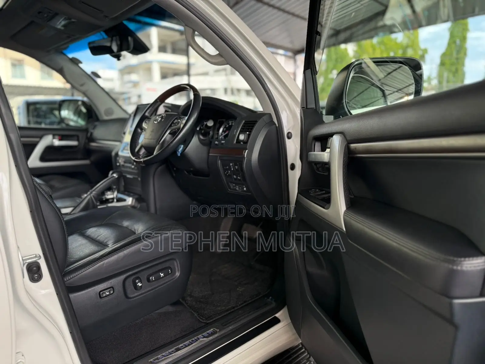 Toyota Land Cruiser 4.6 V8 AX 2019 White