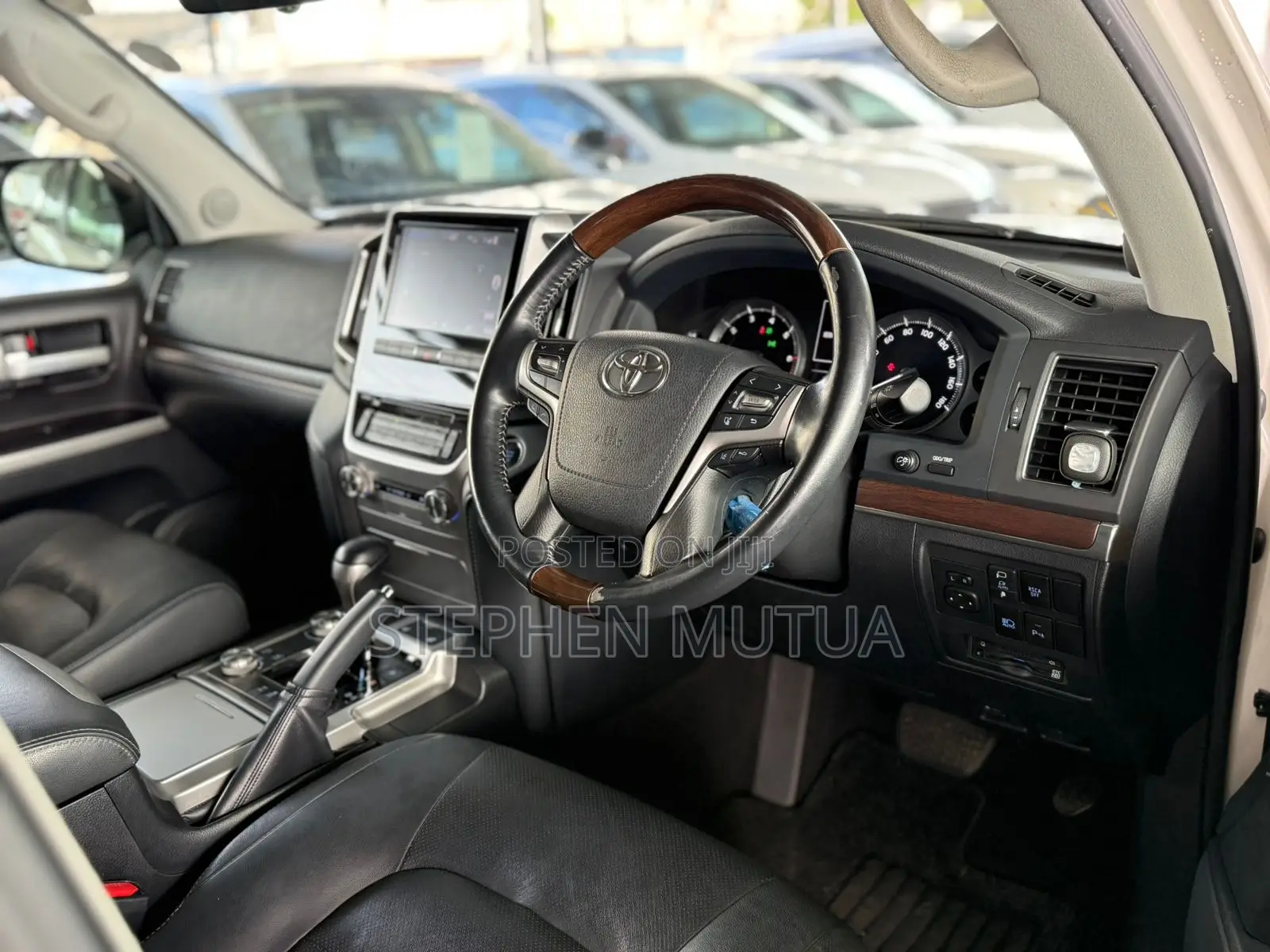 Toyota Land Cruiser 4.6 V8 AX 2019 White