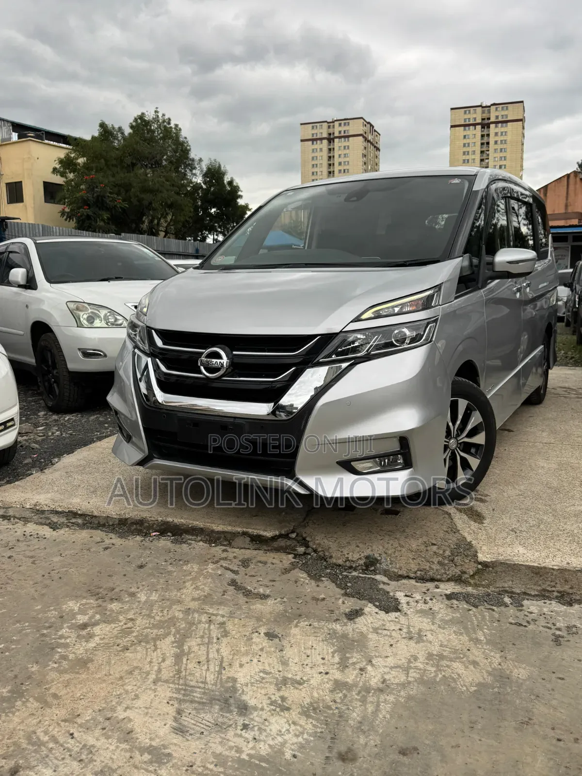 Nissan Serena 2019 Silver