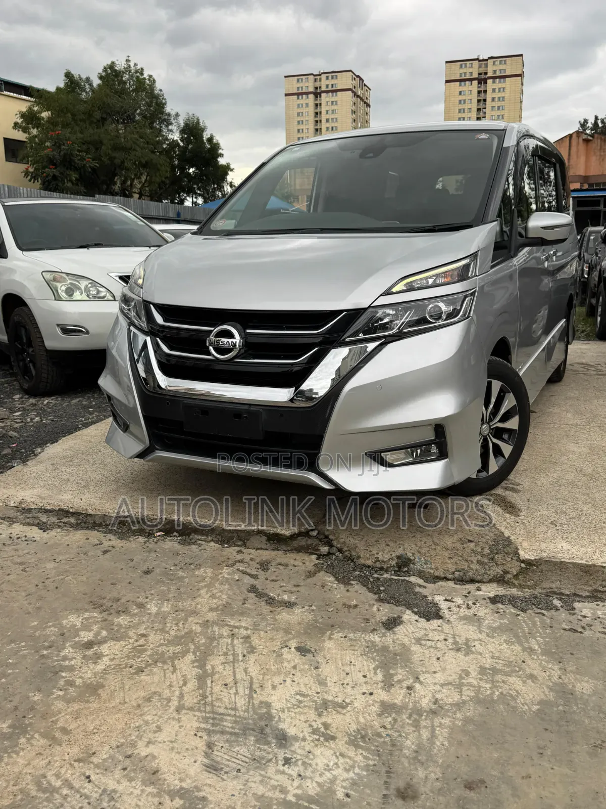 Nissan Serena 2019 Silver