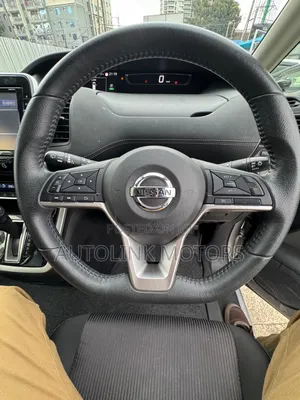 Nissan Serena 2019 Silver