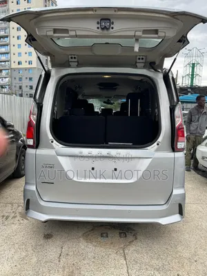 Nissan Serena 2019 Silver
