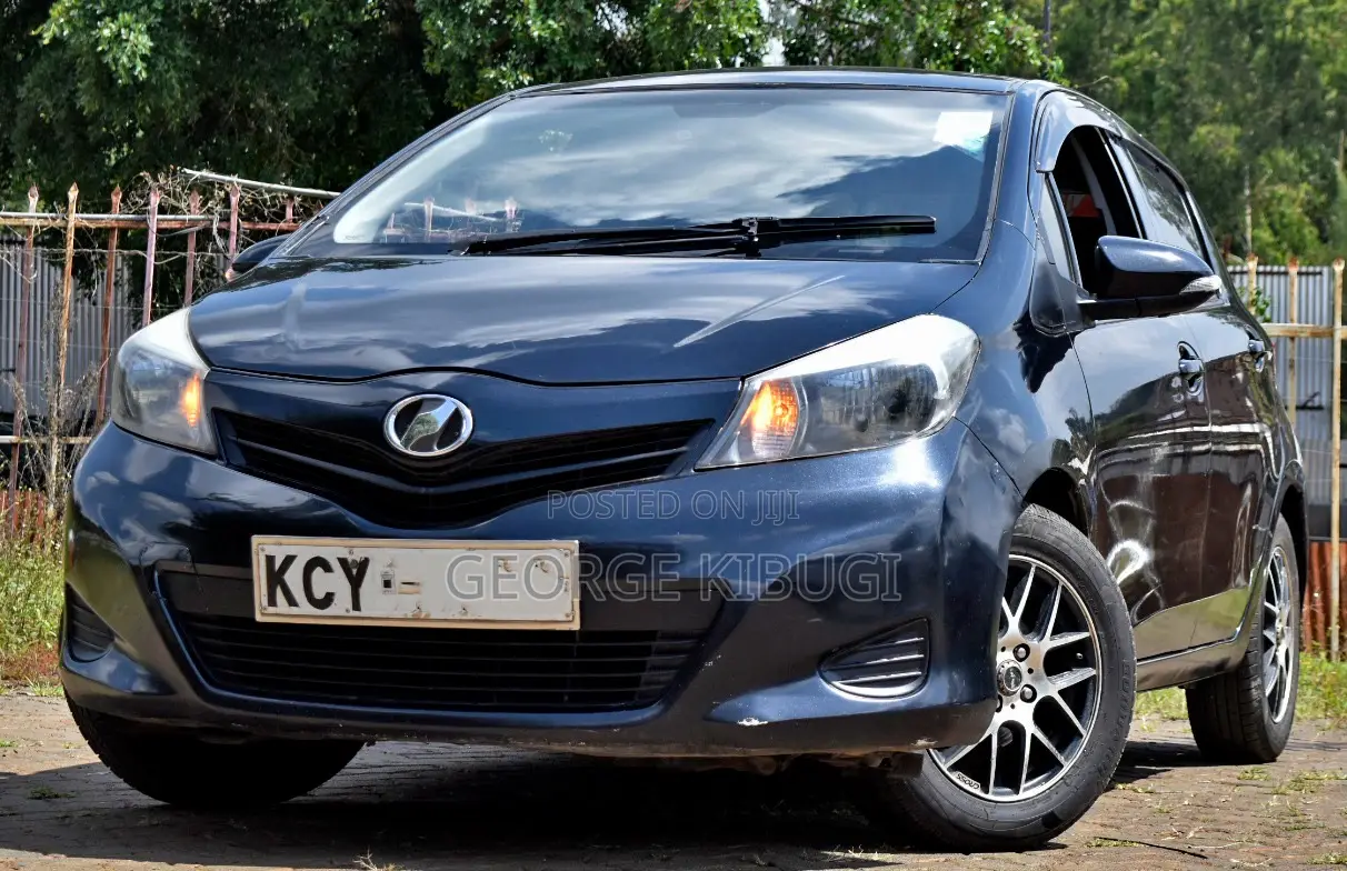 Toyota Vitz 2013 Black