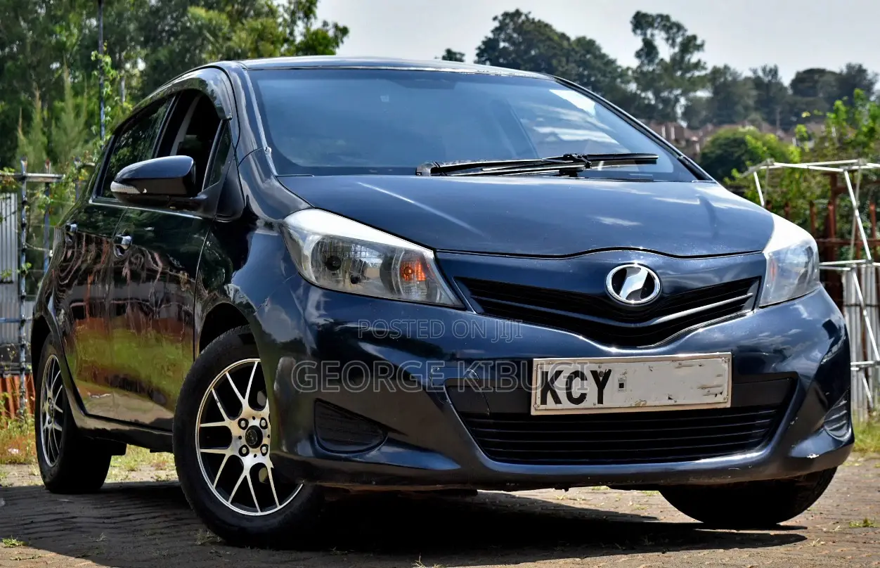 Toyota Vitz 2013 Black
