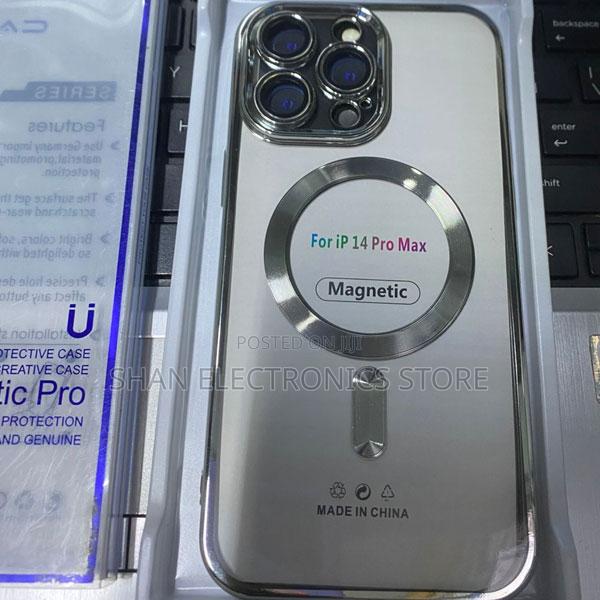iPhone 14 Pro Max Clear Magnetic Case Compatible With Magsafe - thumbnail 3