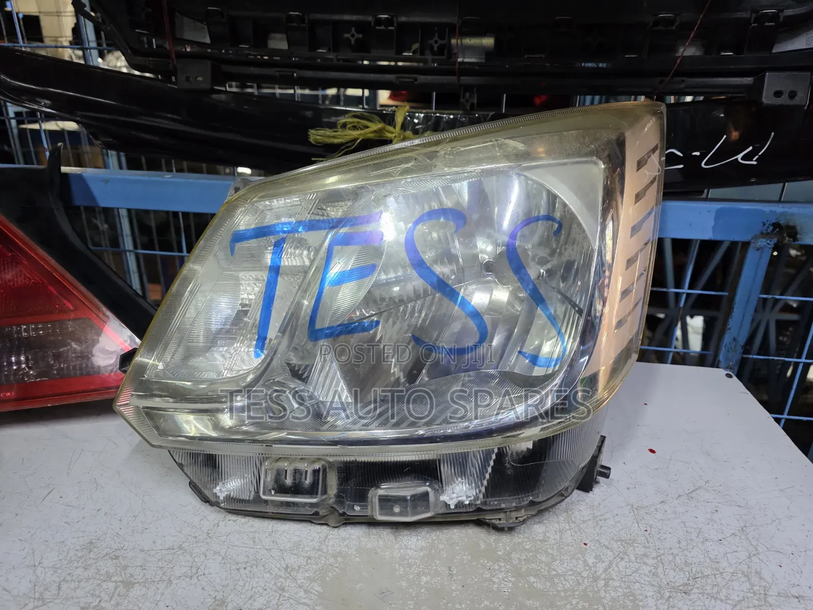 Daihatsu Move Headlight