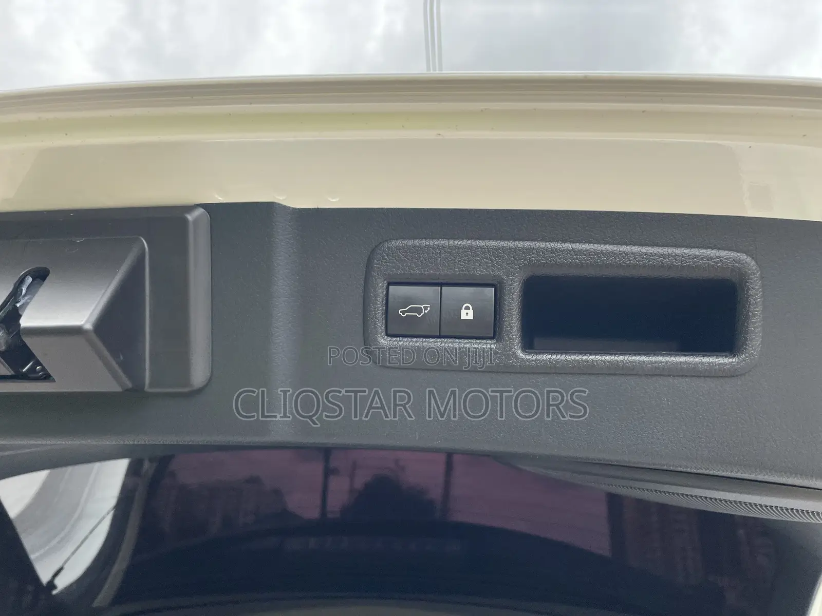 Lexus NX 300 FWD 2018 White