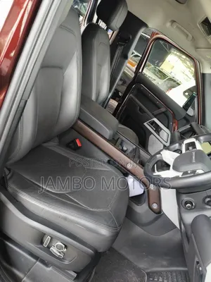 Land Rover Defender X-Dynamic SE 2023 Brown