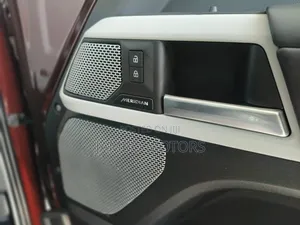 Land Rover Defender X-Dynamic SE 2023 Brown