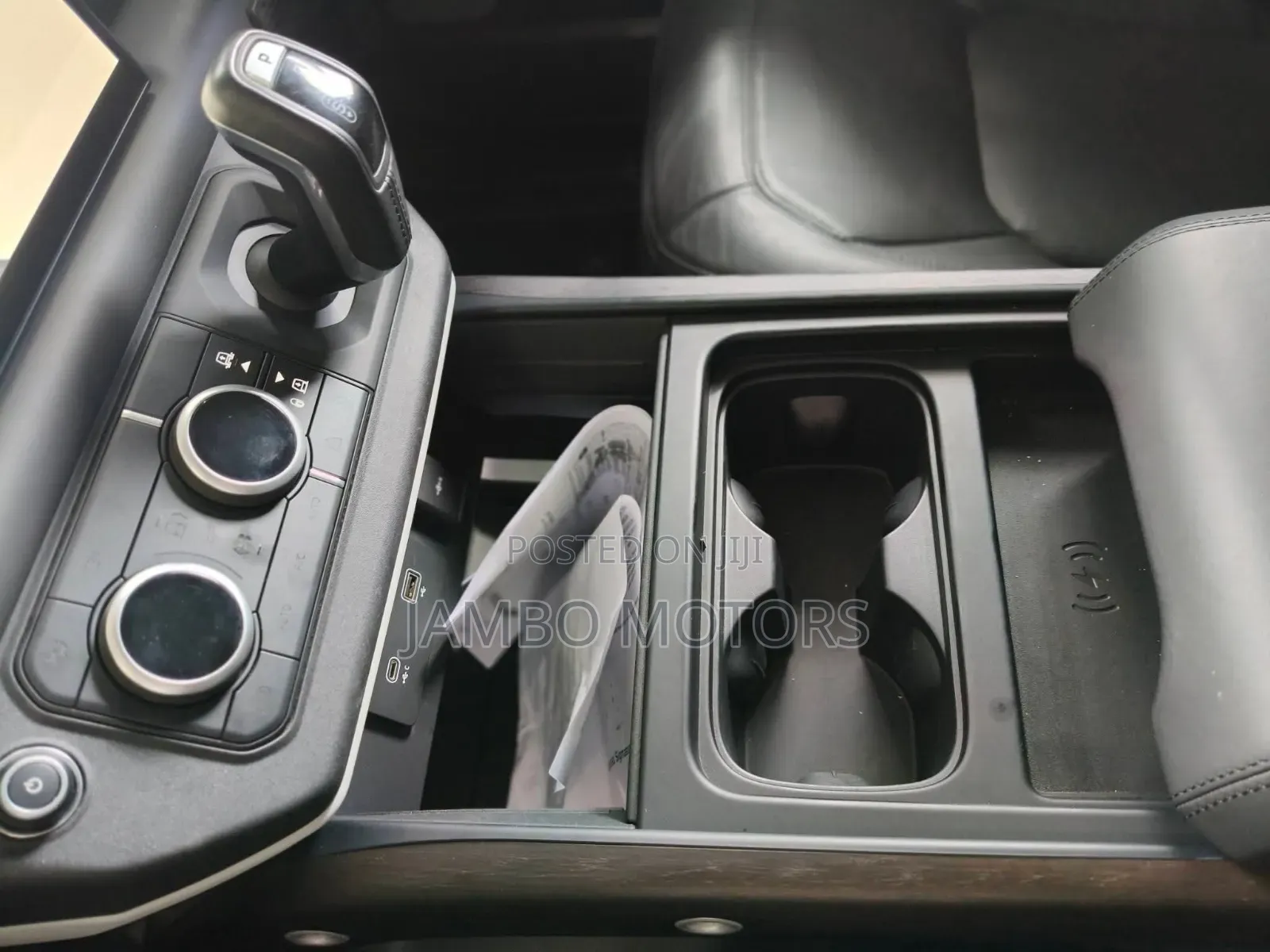 Land Rover Defender X-Dynamic SE 2023 Brown