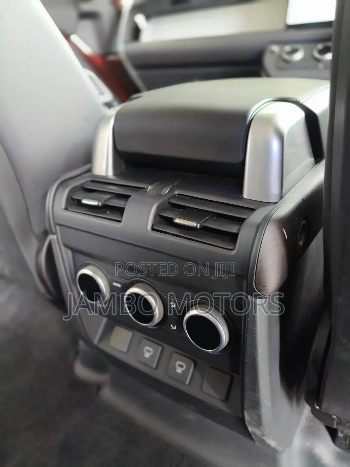 Land Rover Defender X-Dynamic SE 2023 Brown