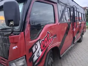 Isuzu NQR 2014 Red