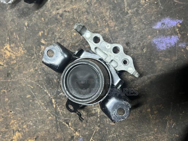 Daihatsu Mira Engine Mounting