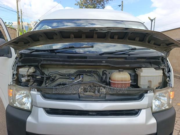Toyota HiAce 2017 White - thumbnail 7