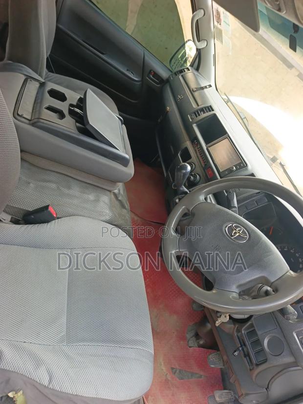Toyota HiAce 2017 White - thumbnail 9