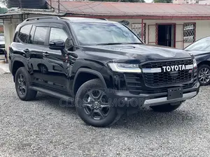Toyota Land Cruiser LC300 2023 Black