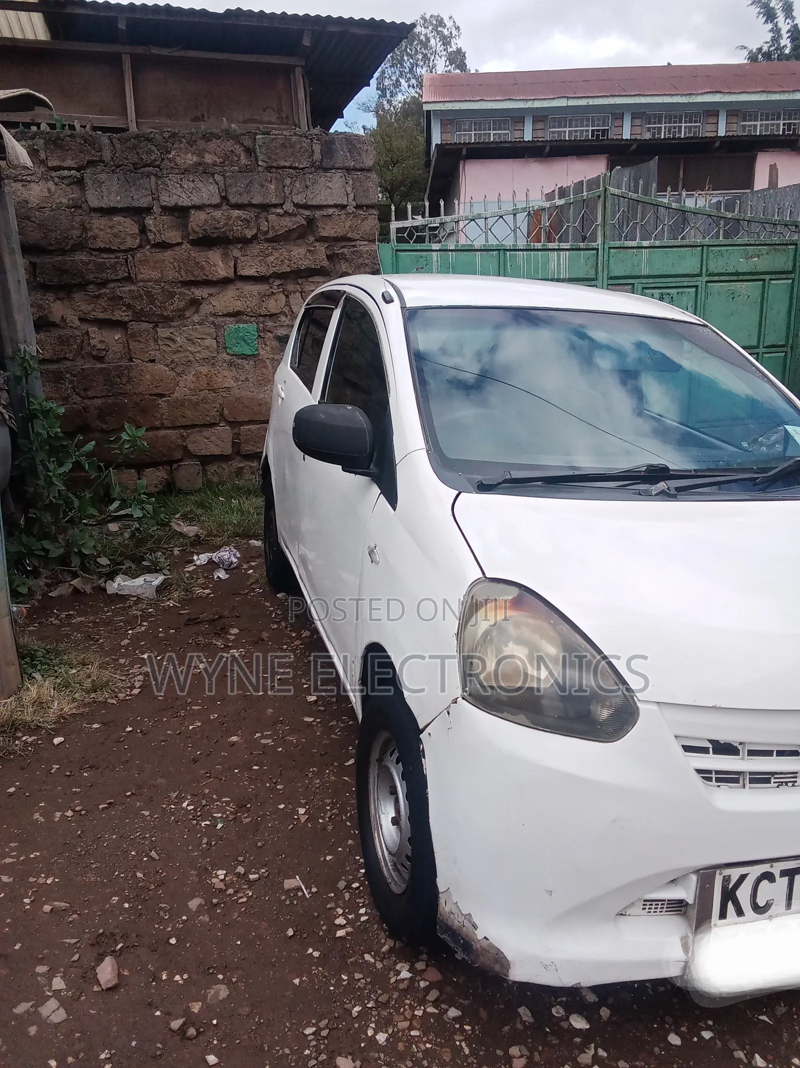 Daihatsu Mira 2011 White