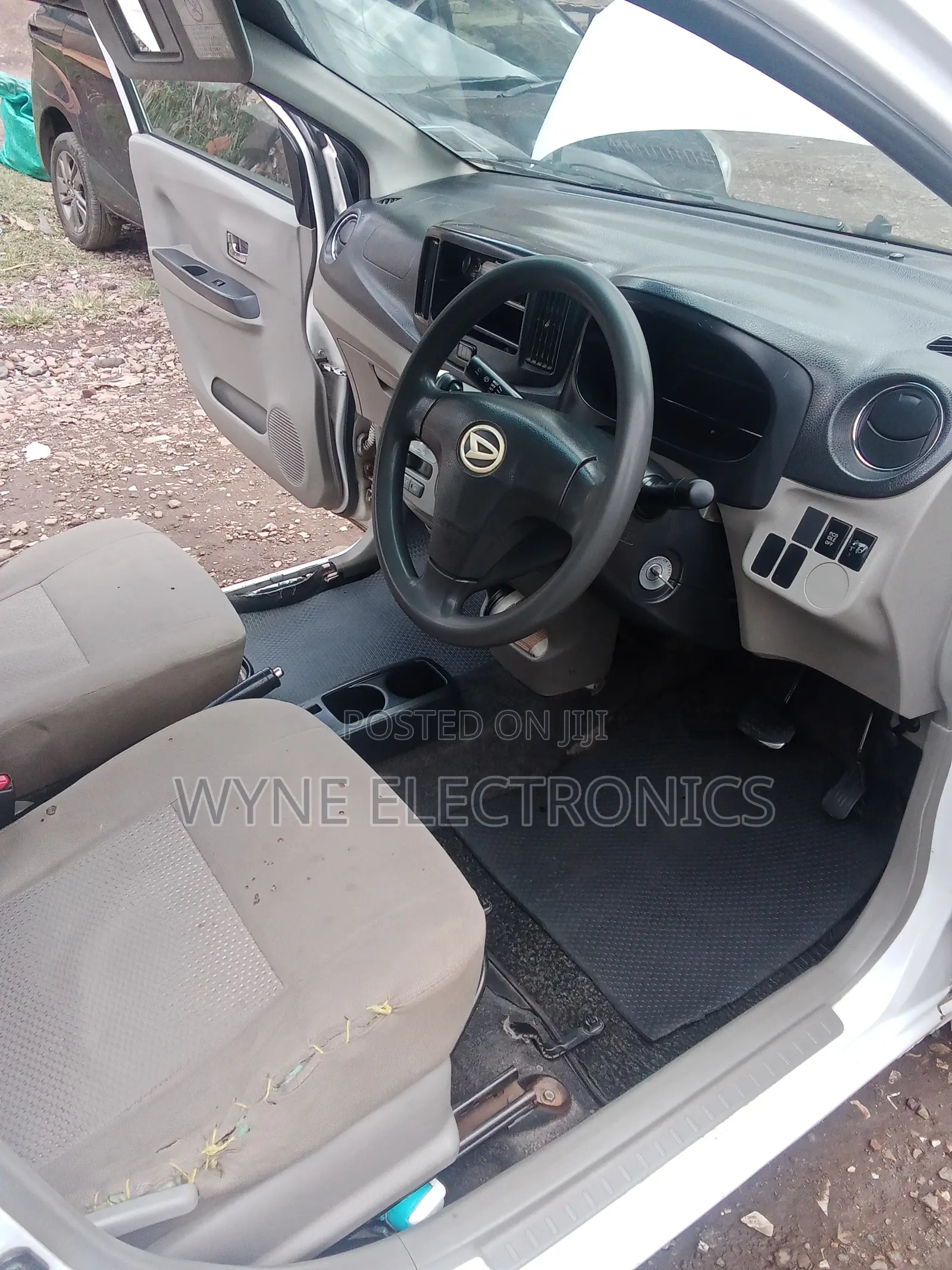 Daihatsu Mira 2011 White
