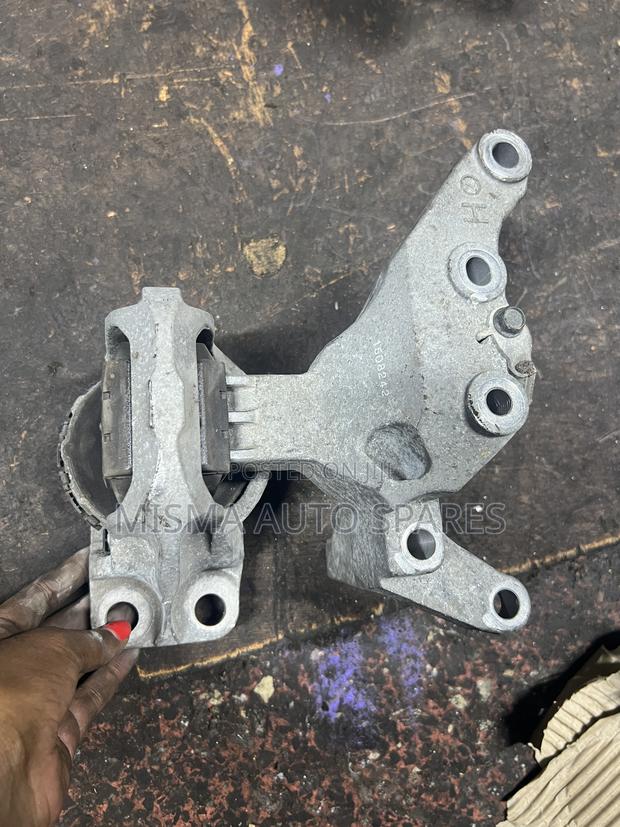 Nissan Xtrail T32 Engine Mounting - thumbnail 4