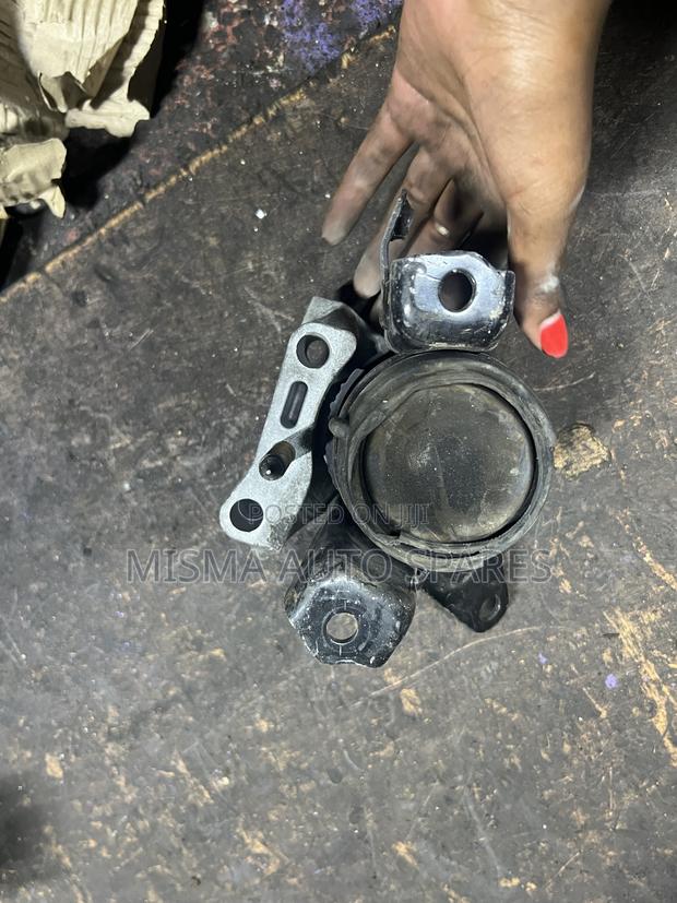 1az Engine Mounting for Noah /Voxy - main view