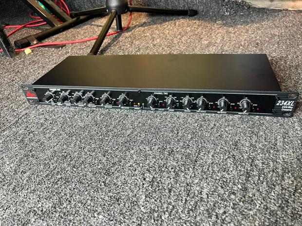 234xl DBX Professional Crossover