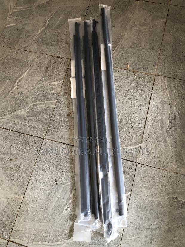 Weather Strip Toyota Rav4 (Set)