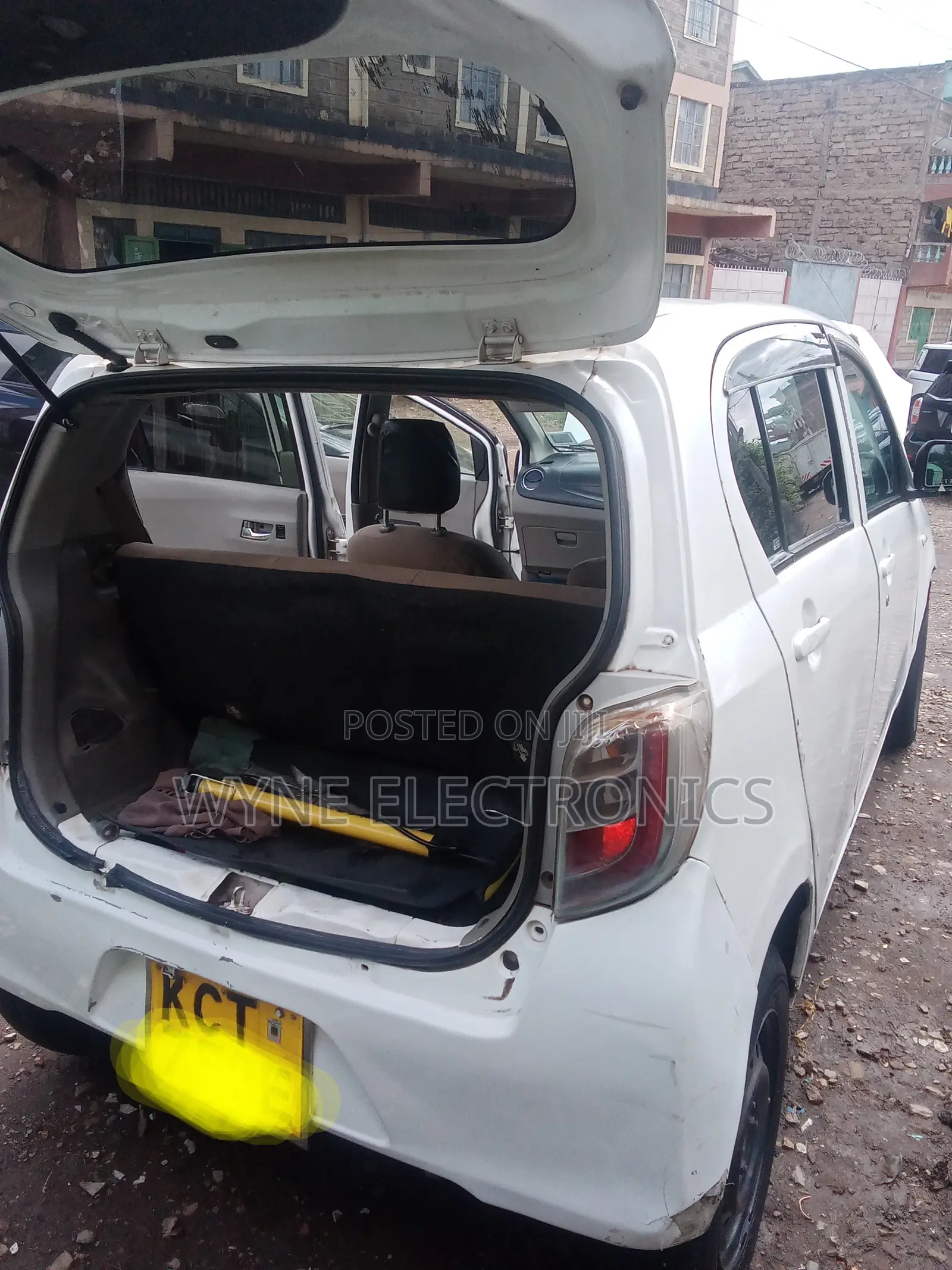 Daihatsu Mira 2011 White