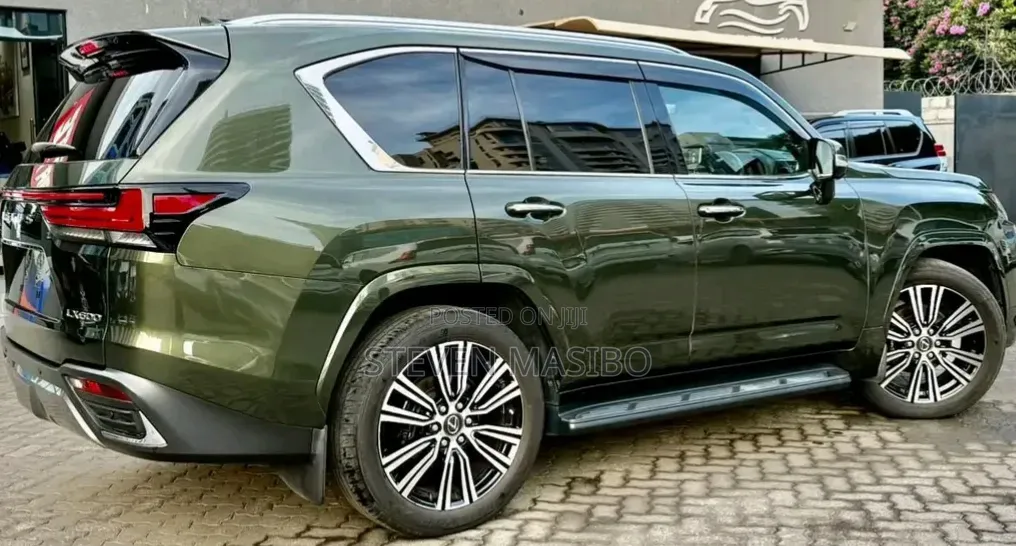 Lexus LX 600 2022 Green